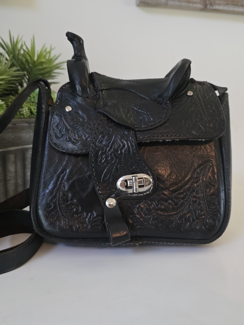 Vintage 1970's-80's Western Saddle Crossbody Bag Tooled Leather Sherling - Picture 2 of 16